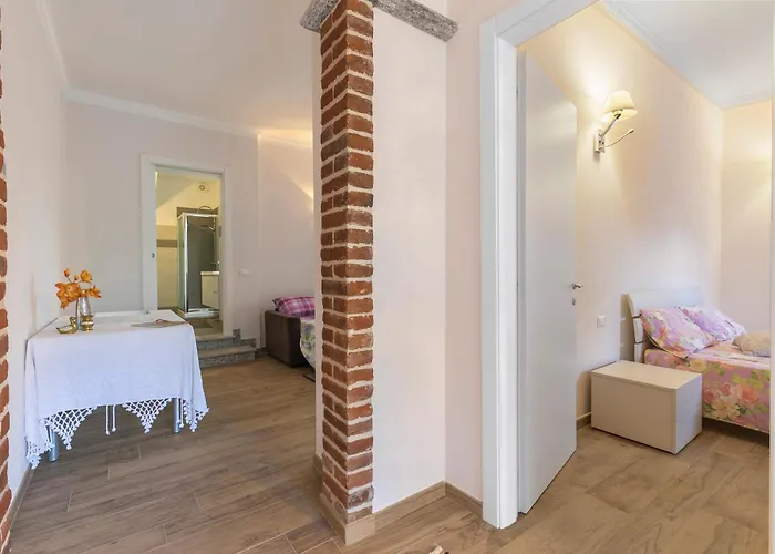 Little Mermaid Of Stresa Pet Friendly- Happy Rentals Stresa