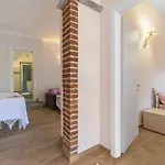 Little Mermaid Of Pet Friendly- Happy Stresa